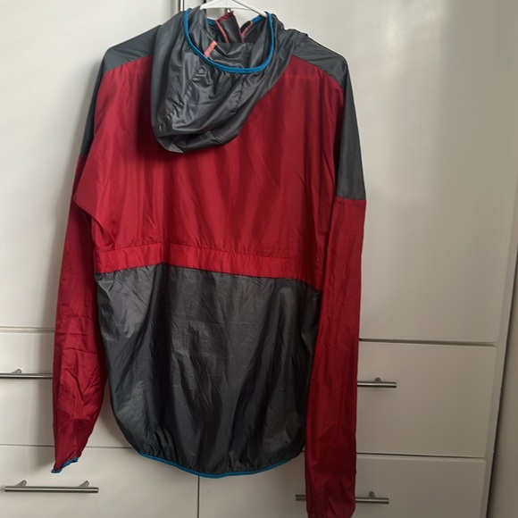 Cotopaxi windbreaker - Picture 2 of 2